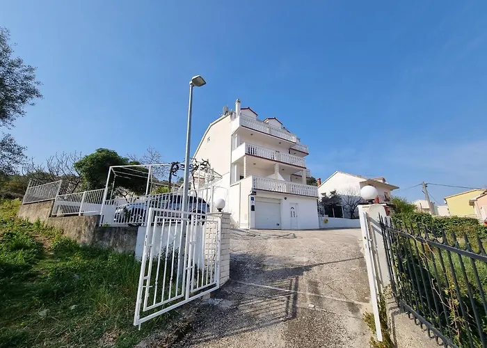 Villa Nena In Central Dalmatia